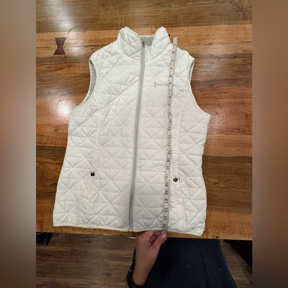 EUC Free Country White Reversible Quilted Puffer Vest Jacket - Picture 7 of 10